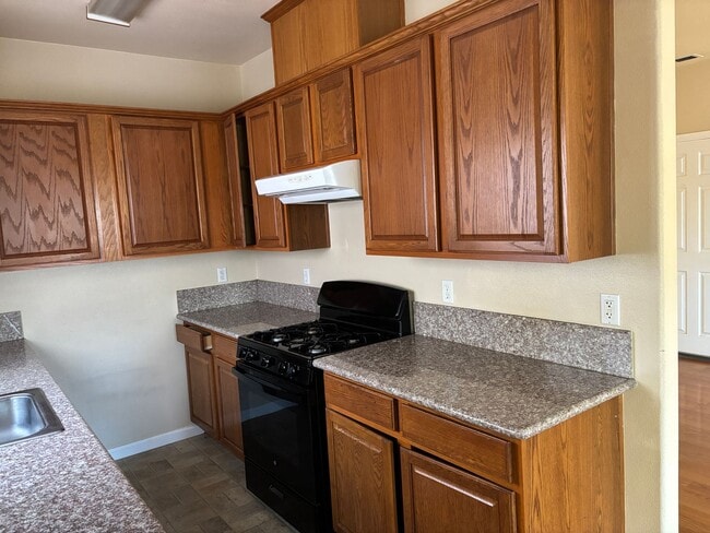 Building Photo - Cozy 2 Bed, 2 Bath Home