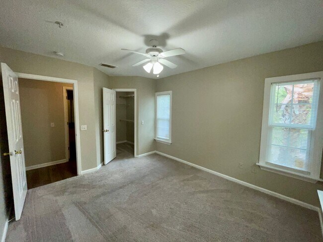 Building Photo - 6542 Swissco Dr