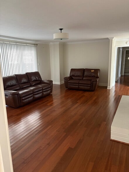 Building Photo - 7600 Quail Dr SW