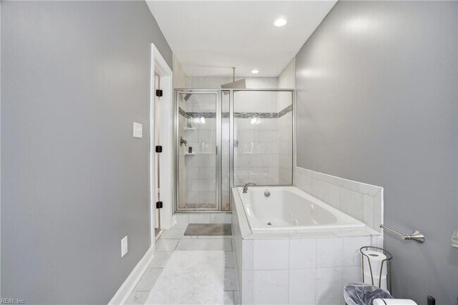 Building Photo - 1859 Parkview Ave