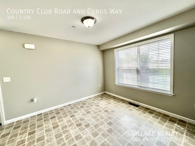 Building Photo - 703 Country Club Rd