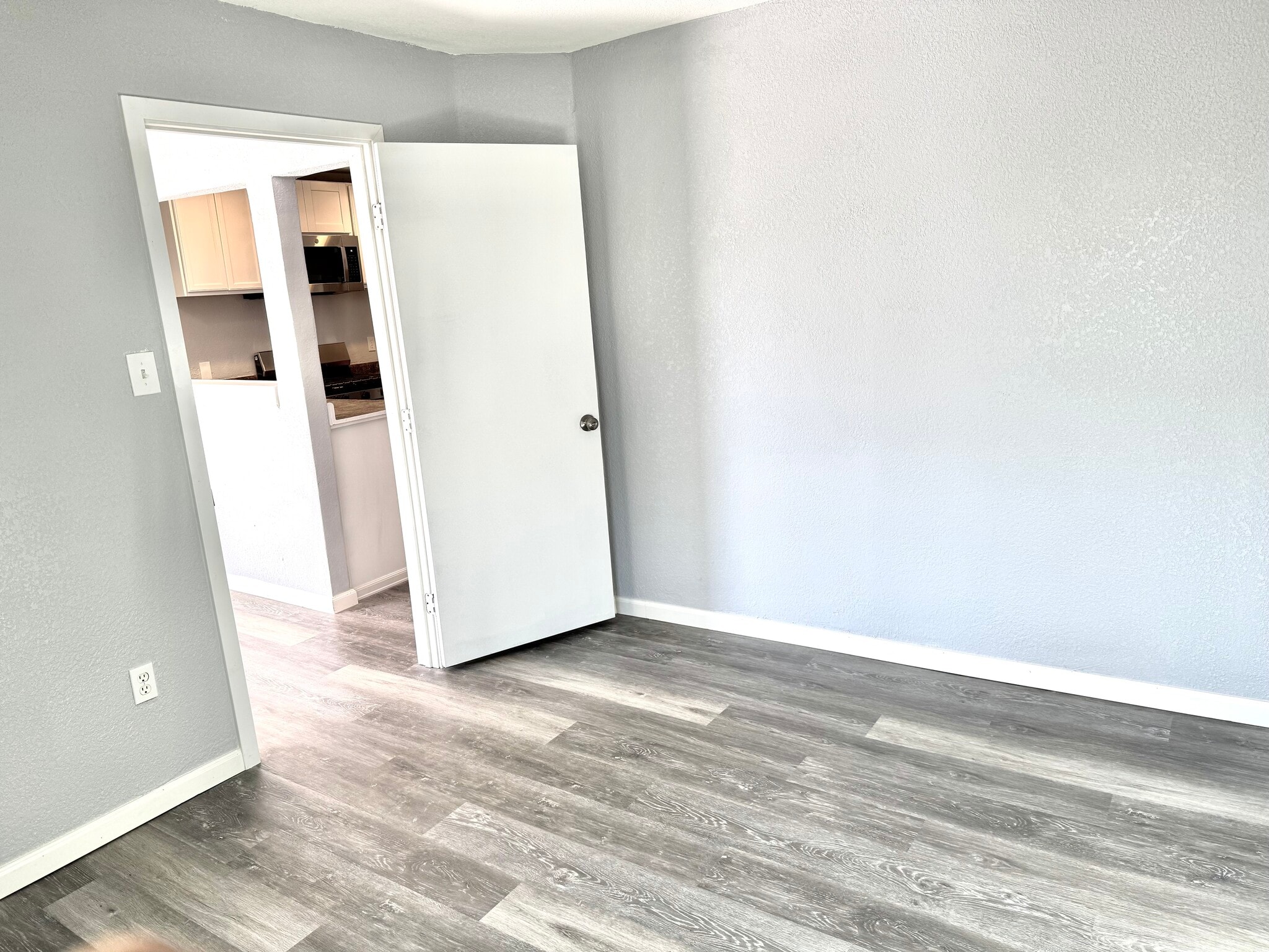 Building Photo - 4225 8th Ave