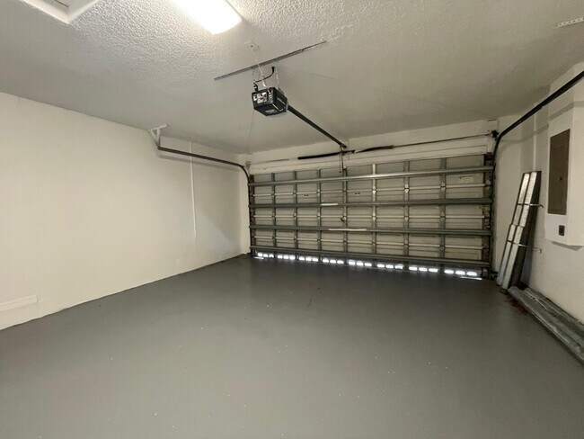 Building Photo - 1630 Zenith Way