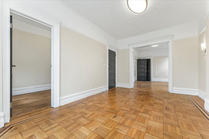Building Photo - 952 E 156th St
