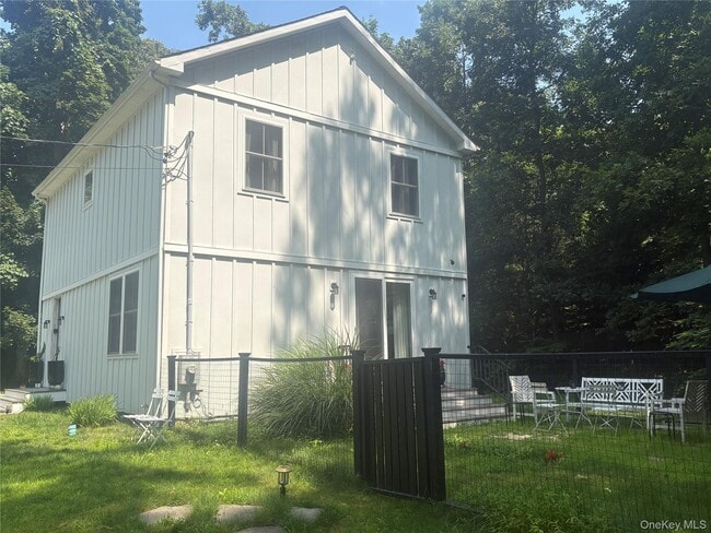 Building Photo - 13595 Soundview Ave