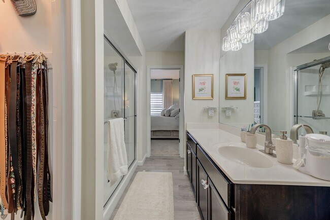 Building Photo - Tastefully updated 2-bedroom, 2-bath condo