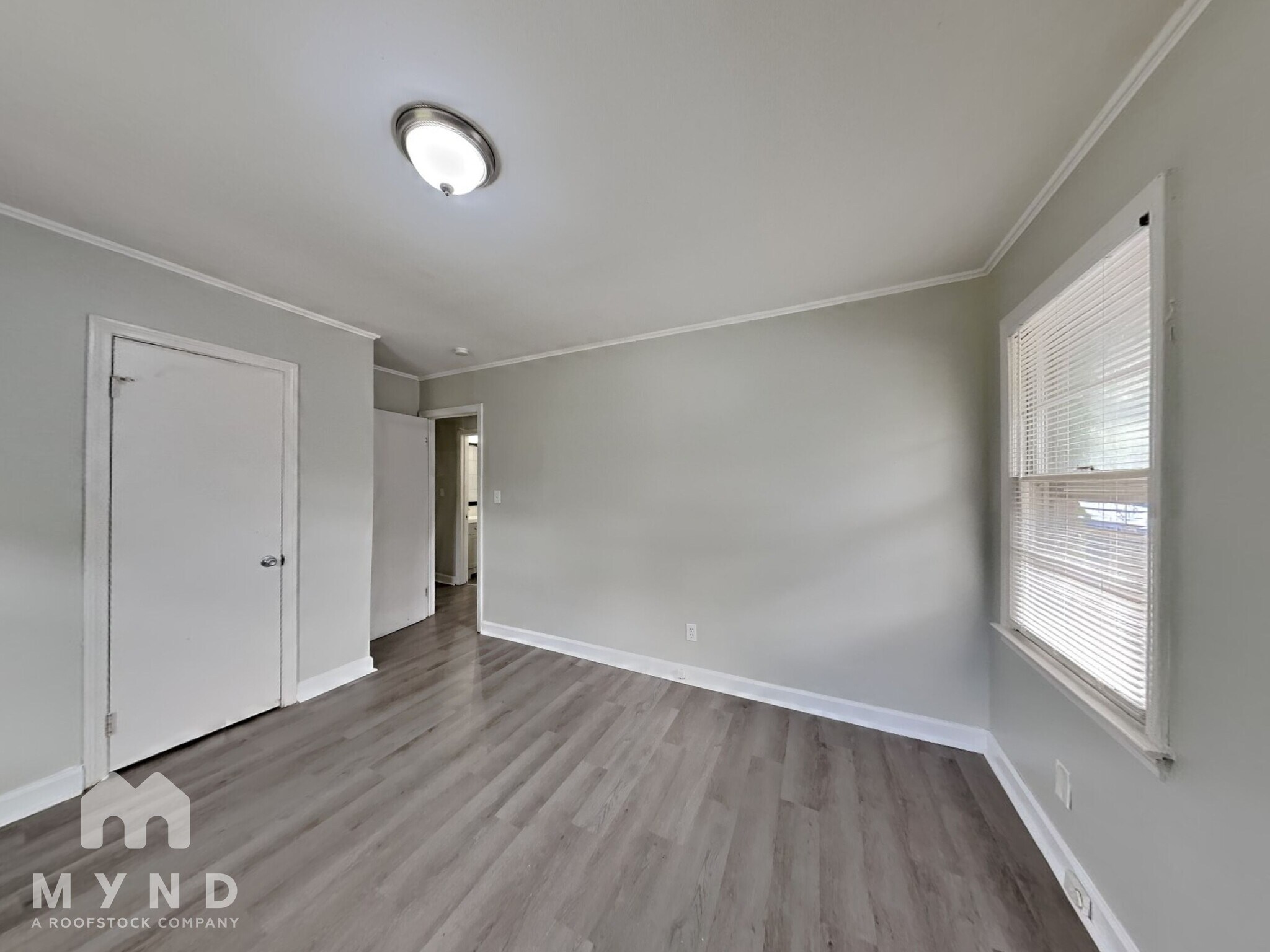 Building Photo - 1156 N Parkwood Dr