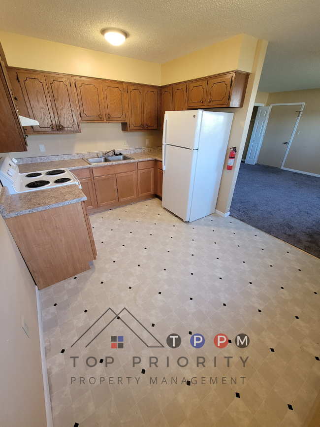 Building Photo - ** FALL MOVE IN SPECIAL ** 2 Bedroom | 1 B...