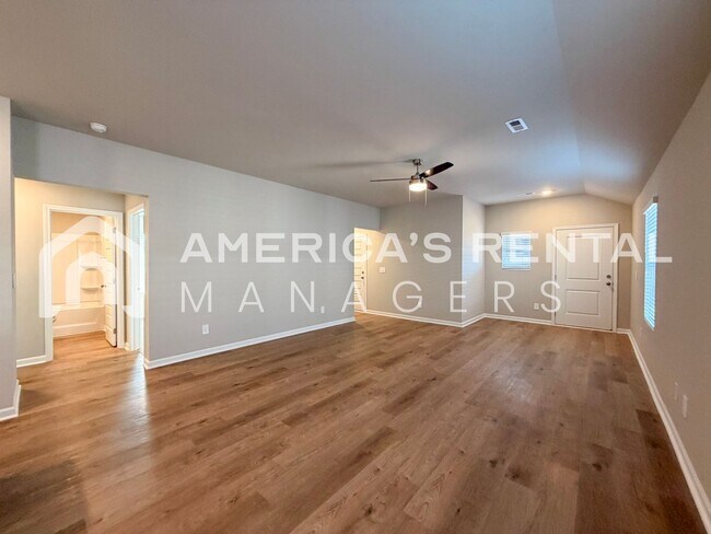 Building Photo - Modern Comfort Awaits in Mize Meadows Brand New Construction with Open Floor Plan!