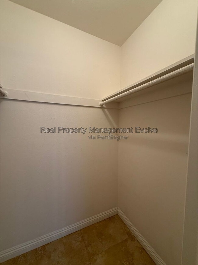 Building Photo - 12076 N Pebble Beach Dr