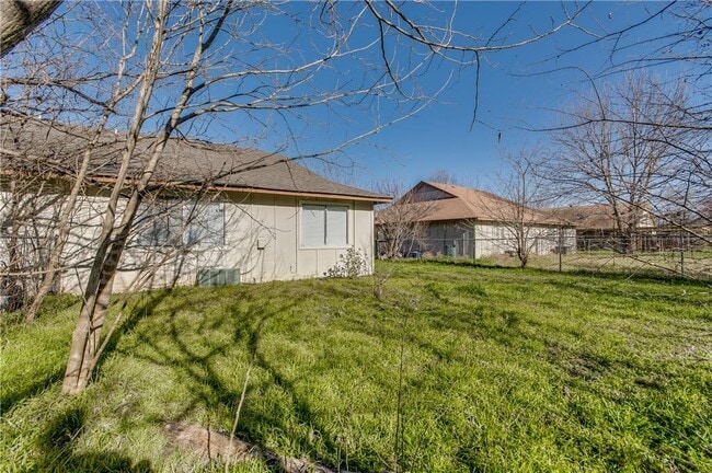 Building Photo - 8801 Piney Point Dr