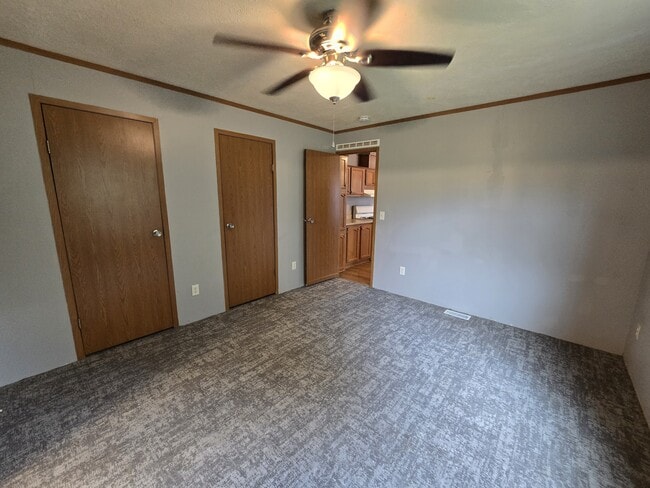 Building Photo - 700 W Ridgeway Ave