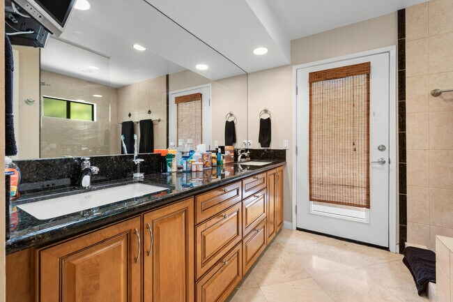 Building Photo - 70520 Gardenia Ct