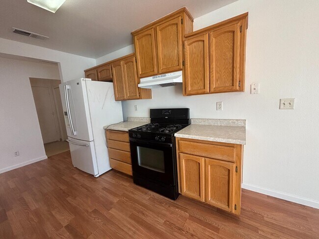 Building Photo - 813 Morton Ave