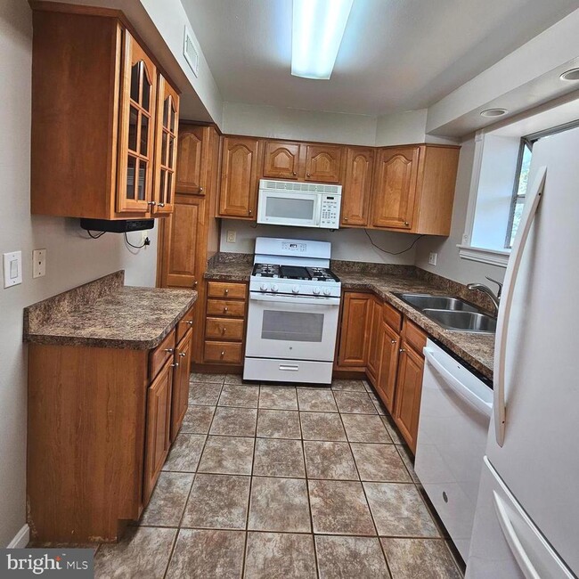 Building Photo - 3727 Ingalls Ave