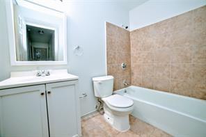 Building Photo - 2206 Statler Dr
