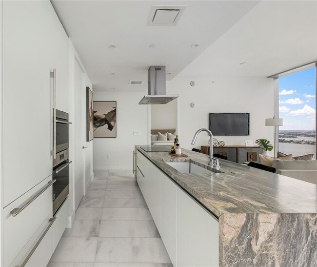 Building Photo - 777 NE 26th Ter