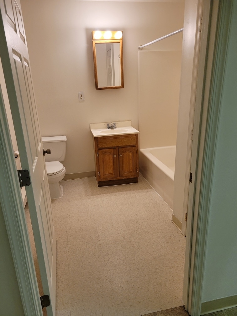 Bathroom - 130 KURTZ AVE