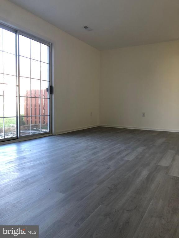 Building Photo - 4202 Quaker Ct