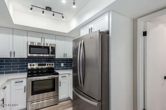 Building Photo - 742 W Duke Dr