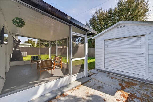 Building Photo - 540 NE 59th Ct