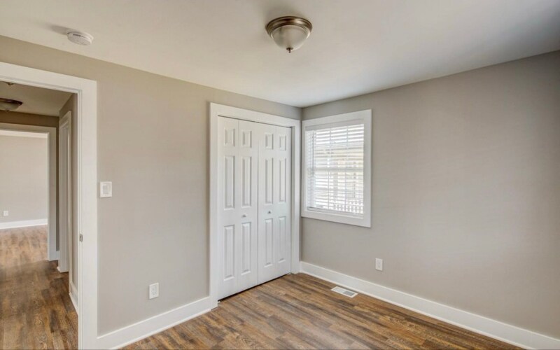 Building Photo - 412 S Charleston Ave