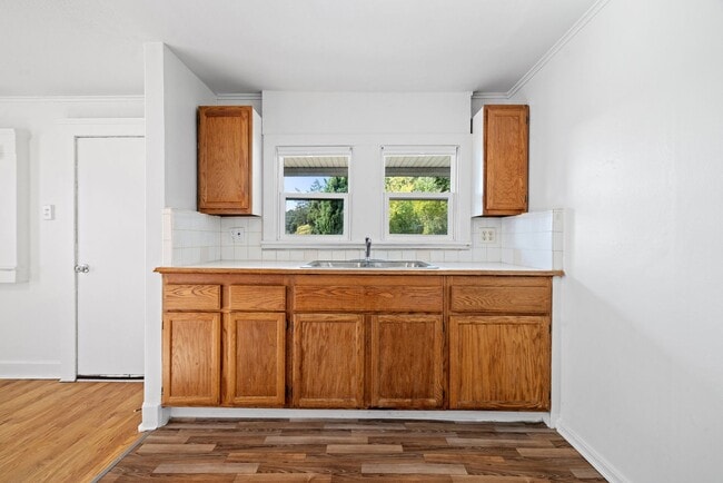 Building Photo - Great 2 bedroom 1 Bathroom ADU in the hear...