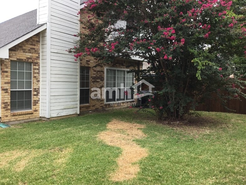 Building Photo - 923 Plantation Dr
