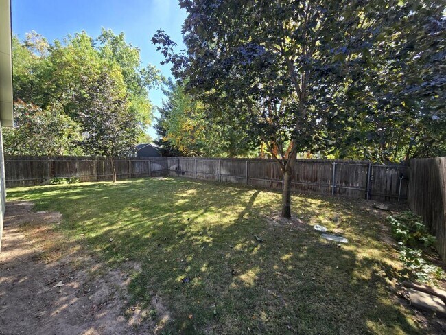 Building Photo - 9083 W Dalton Pl