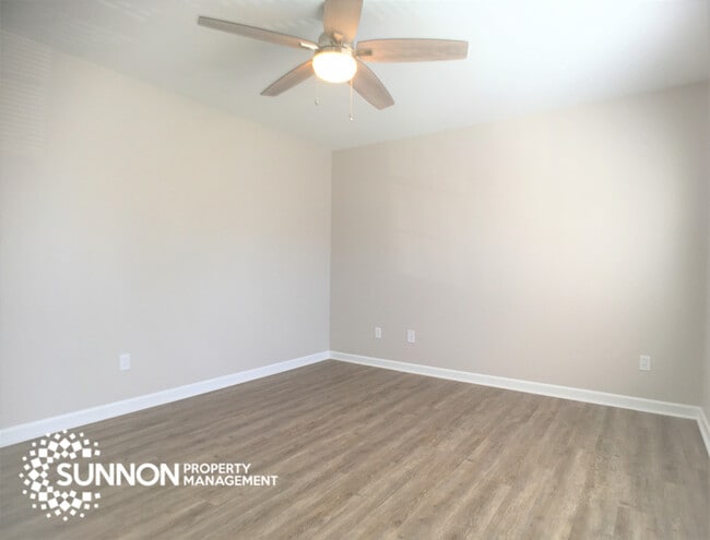 Building Photo - 4 Bed 2.5 Bath in Woodstone with Fenced Yard