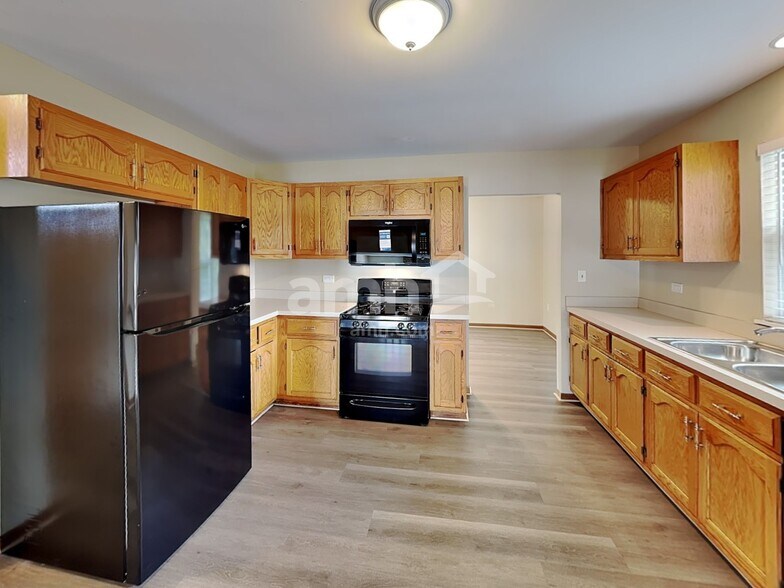 Building Photo - 3826 Hennepin Ct