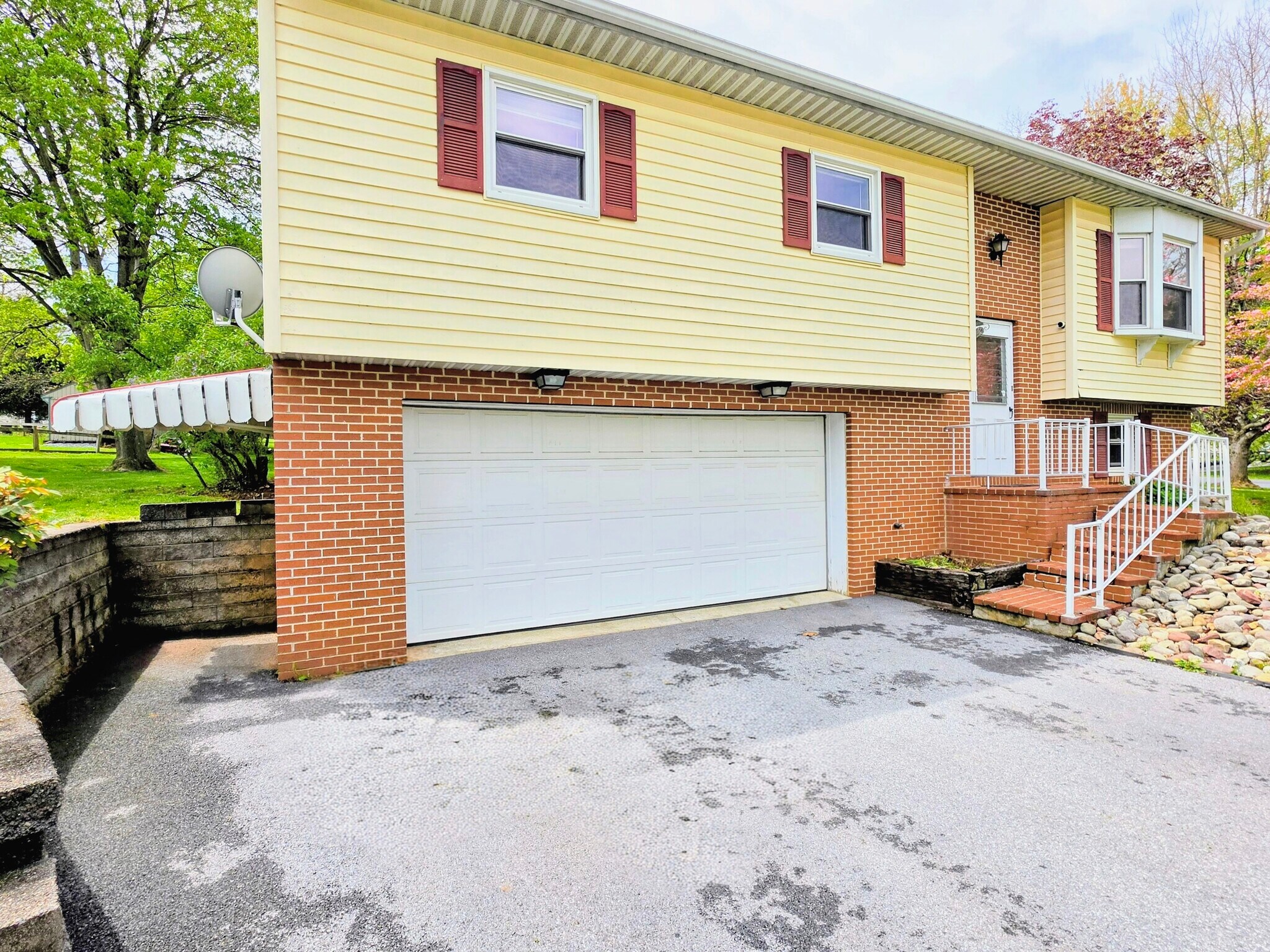 Building Photo - 909 Hannah Dr