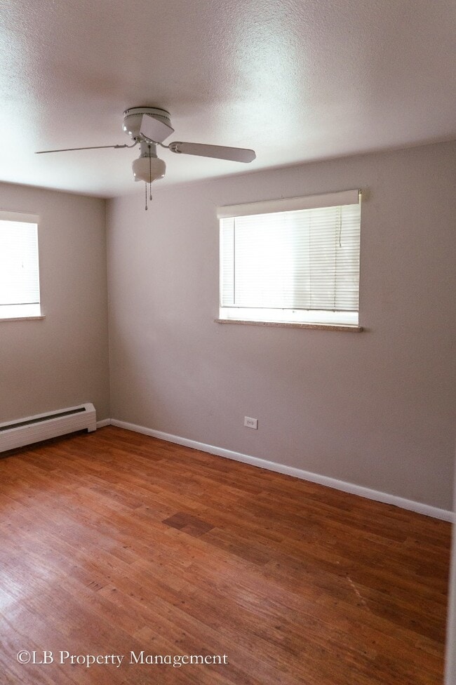 Building Photo - 2396 S Linden Ct
