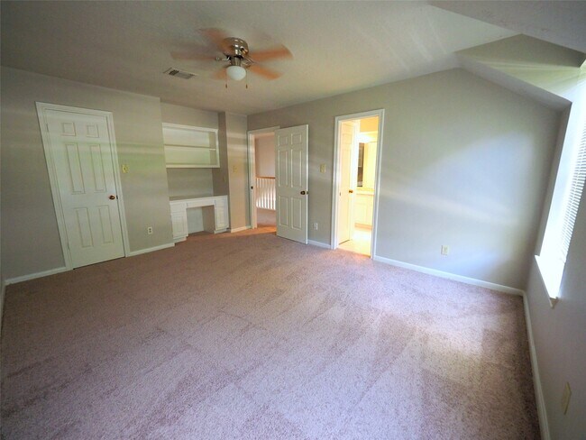 Building Photo - 15122 Greenleaf Ln