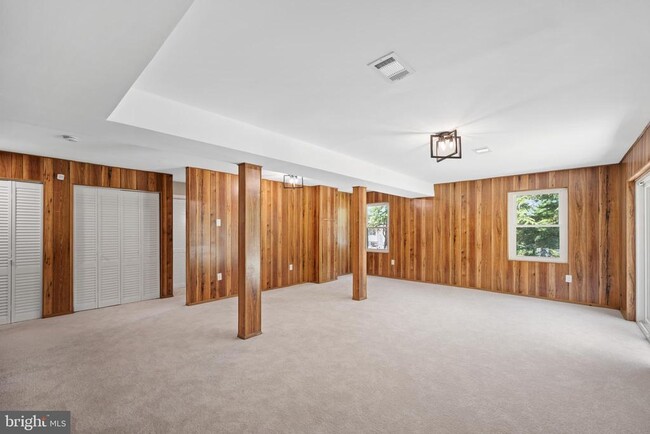 Building Photo - 8200 Clay Dr