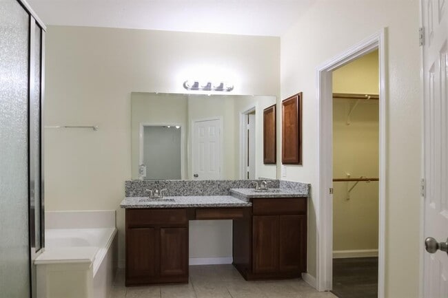 Building Photo - 6614 Surrey Meadow Ct
