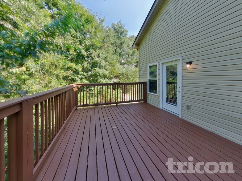 Building Photo - 1765 Bridgecrest Dr