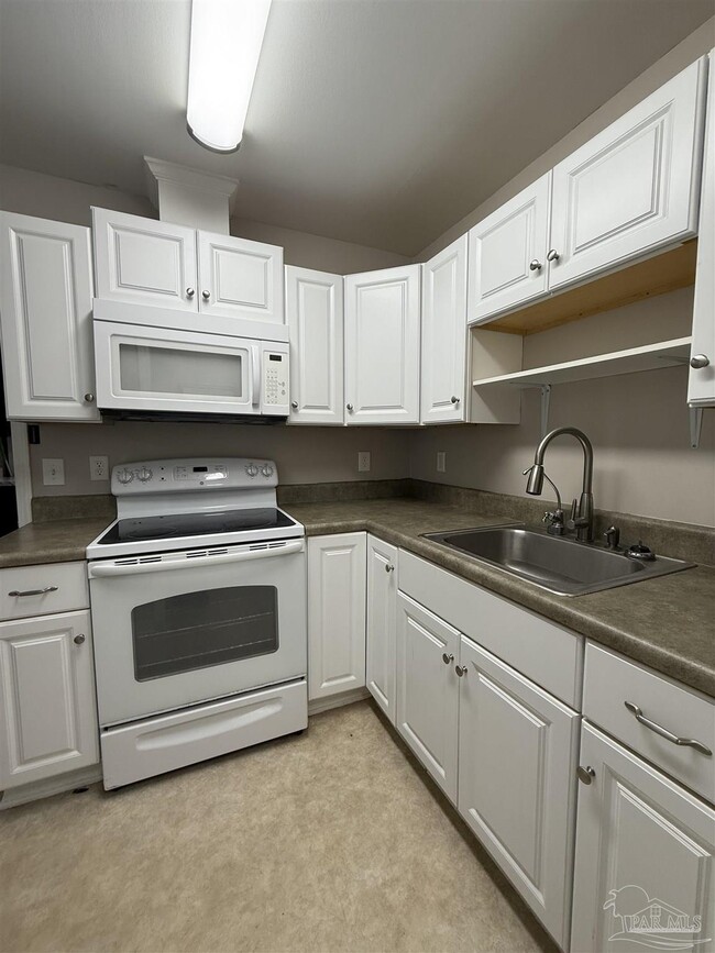 Building Photo - 790 Deedra Ave