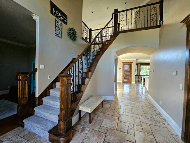 Building Photo - 738 Deer Hollow Rd