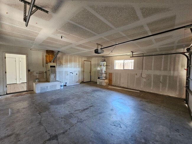 Building Photo - 2356-2356 Bushnell St