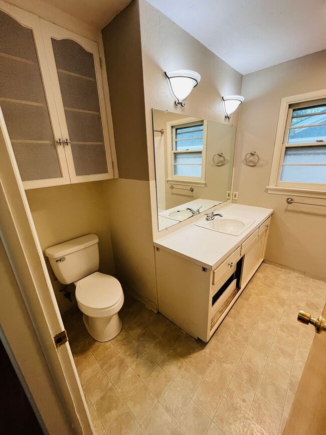 Building Photo - 515 Avenue C