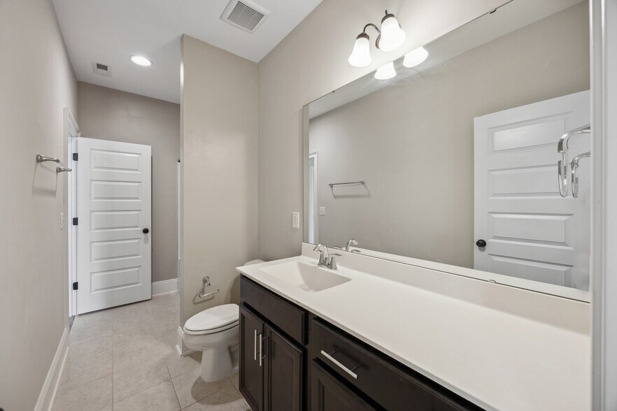 Building Photo - 405 Gilpin Way