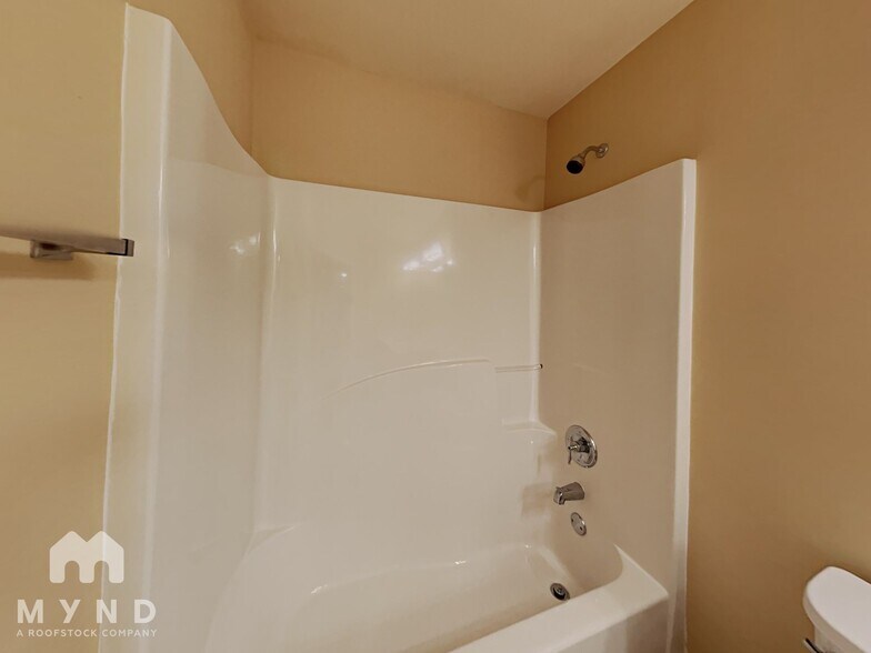 Building Photo - 131 Grandiflora Dr