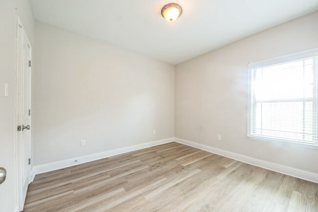 Building Photo - 14137 Waterford Cove