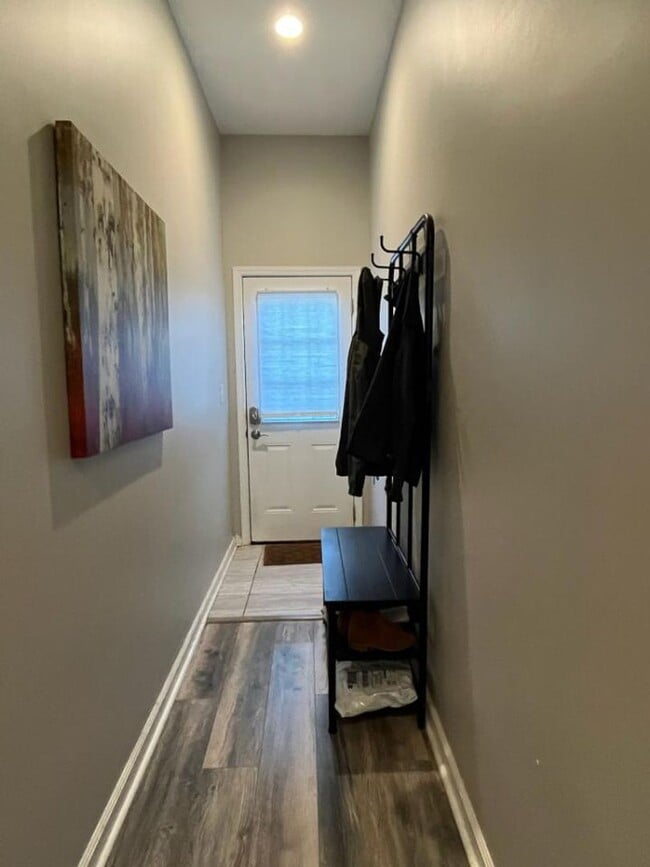 Building Photo - Beautifully Renovated Two Bedroom Highlands Home
