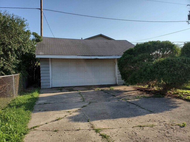 Building Photo - 9225 Carol Ann Dr