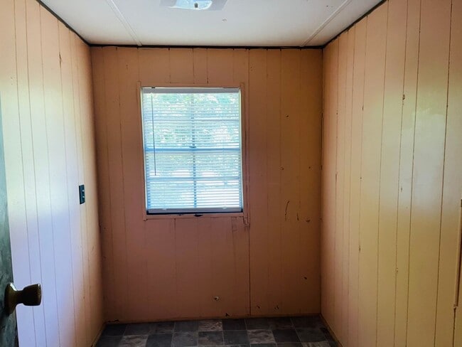 Building Photo - AVAILABLE AUGUST 2026! (Pet Friendly)