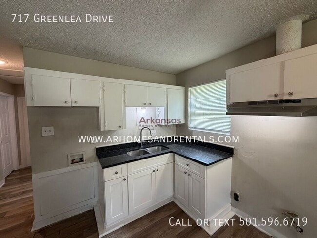 Building Photo - 717 Greenlea Dr