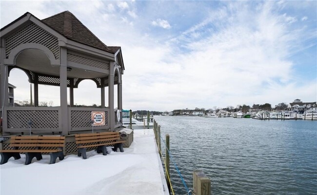 Building Photo - 423 Harbour Point