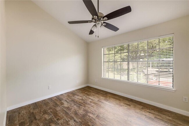 Building Photo - 1938 Holly Hill Dr